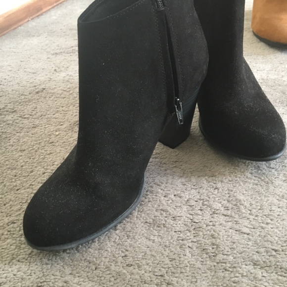 Stylish booties - Picture 3 of 5